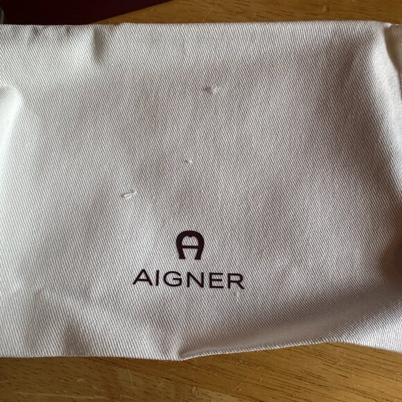 Aigner cream leather wallet - purchased in Cologne Germany - Picture 5 of 5